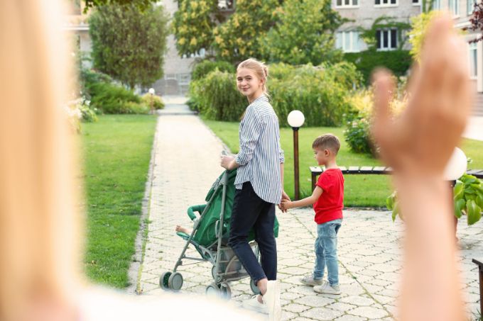 Geschenke zur Geburt Babysitting ist eine grossartige Entlastung fuer frischgebackene Eltern