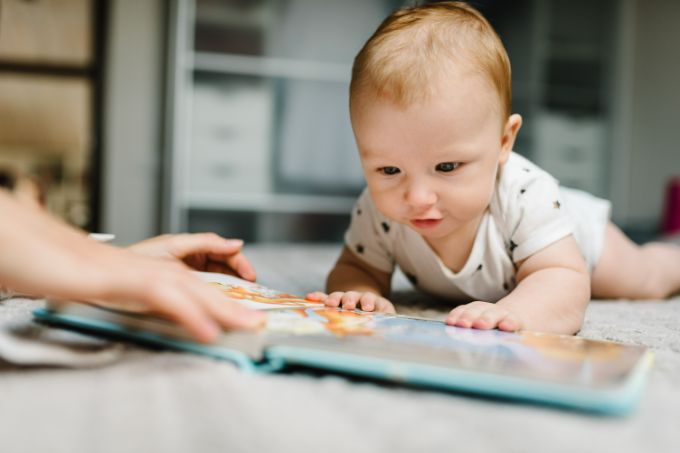 Geschenke zur Geburt Ein personalisiertes Kinderbuch macht das Baby zum Star seiner ersten Leseabenteuer